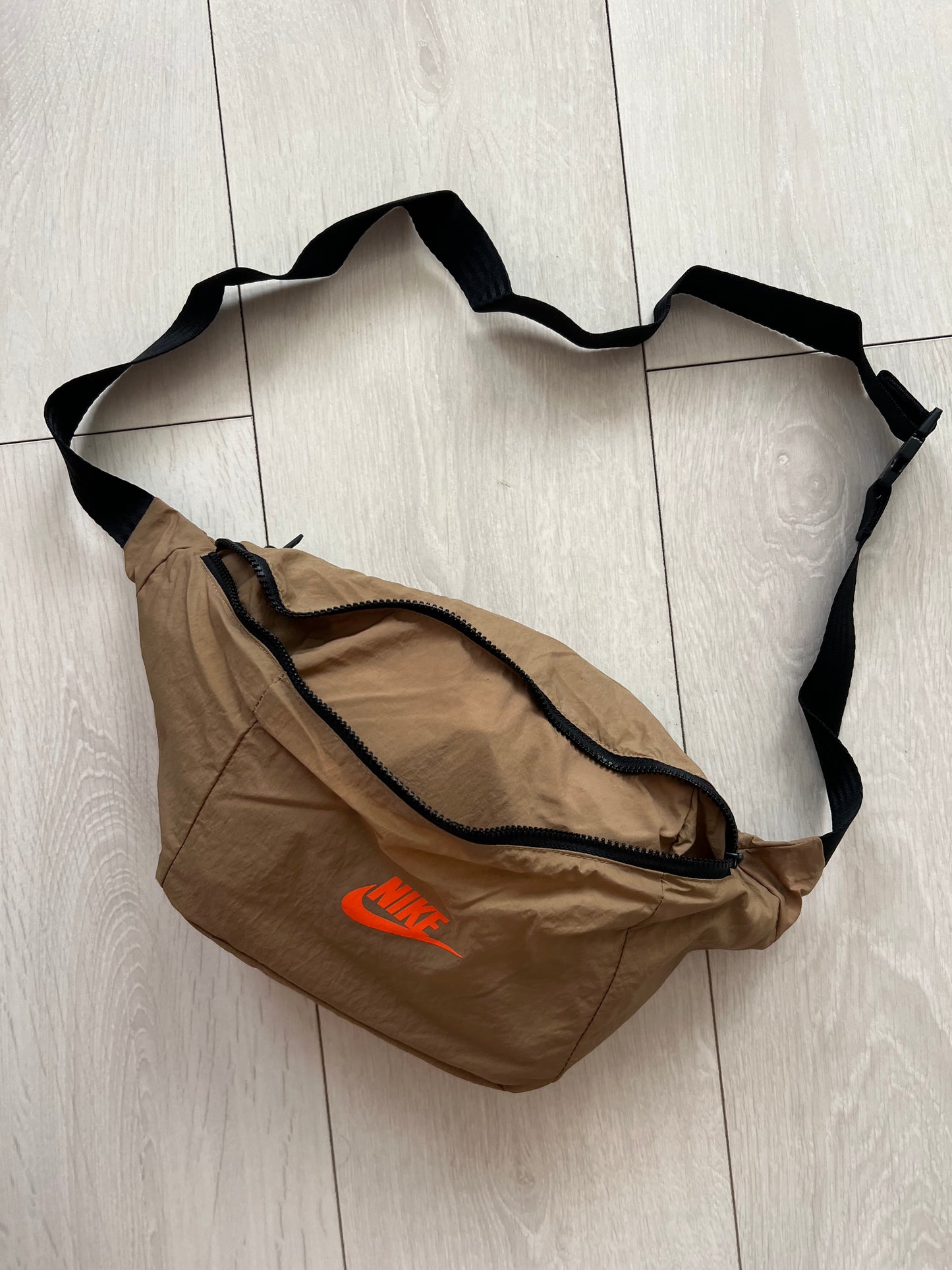 Nike windbreaker/borseta
