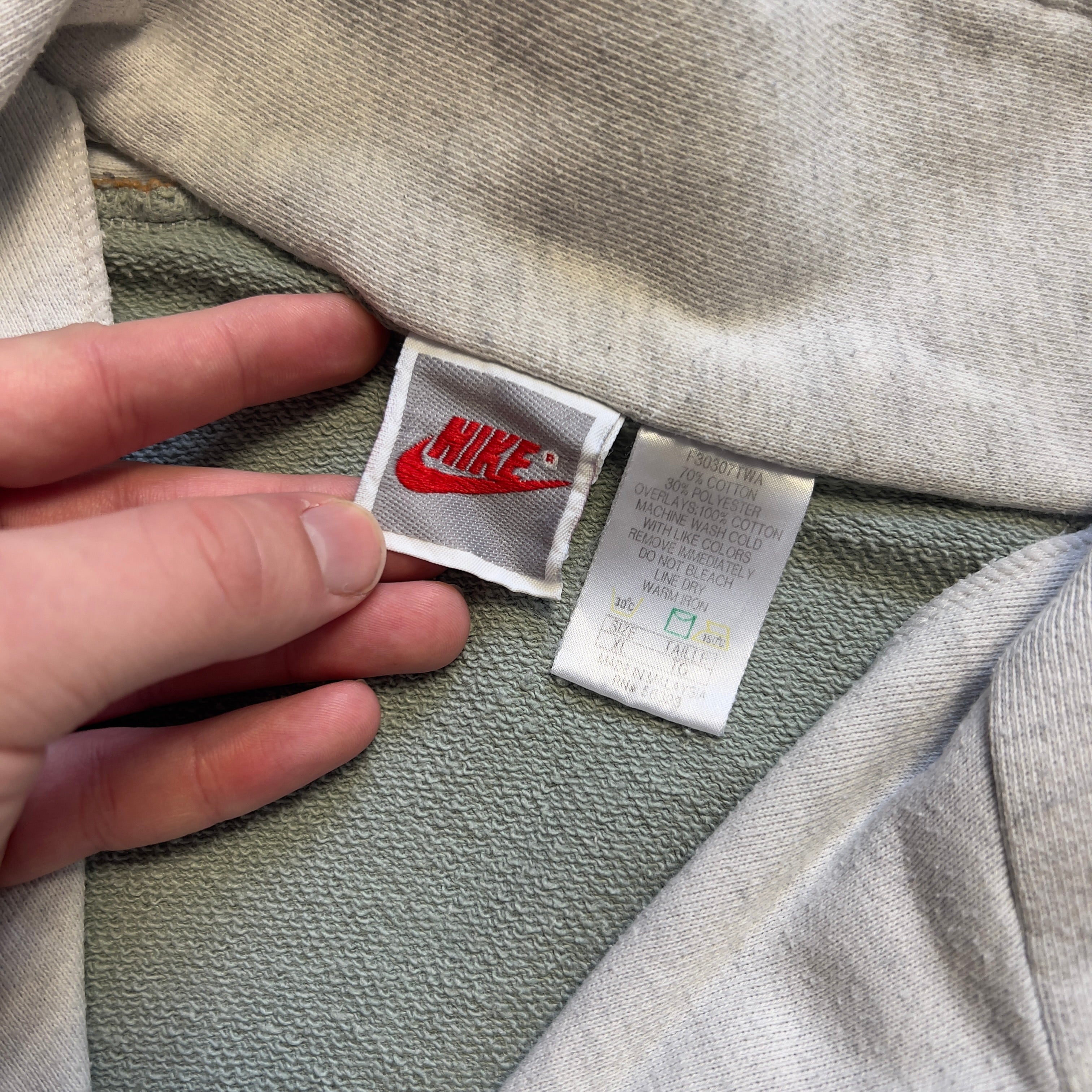 Nike vintage half zip sweater (XL)